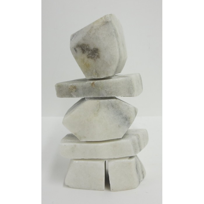 Sculpture de marbre blanc Inukshuk